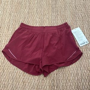 Lululemon Hotty Hot Low-Rise Short 4” Size: 8  Color: Maroon